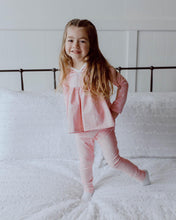 Load image into Gallery viewer, Pink Heart Leggings

