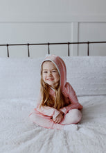 Load image into Gallery viewer, Pink Heart Leggings
